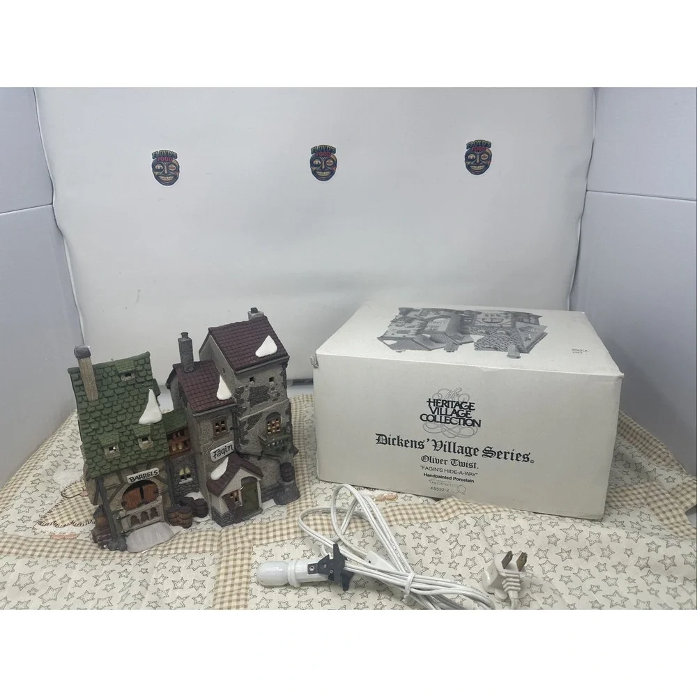 Dept 56 Dickens Heritage Village Oliver Twist Fagins Hideaway Mint Box and Light